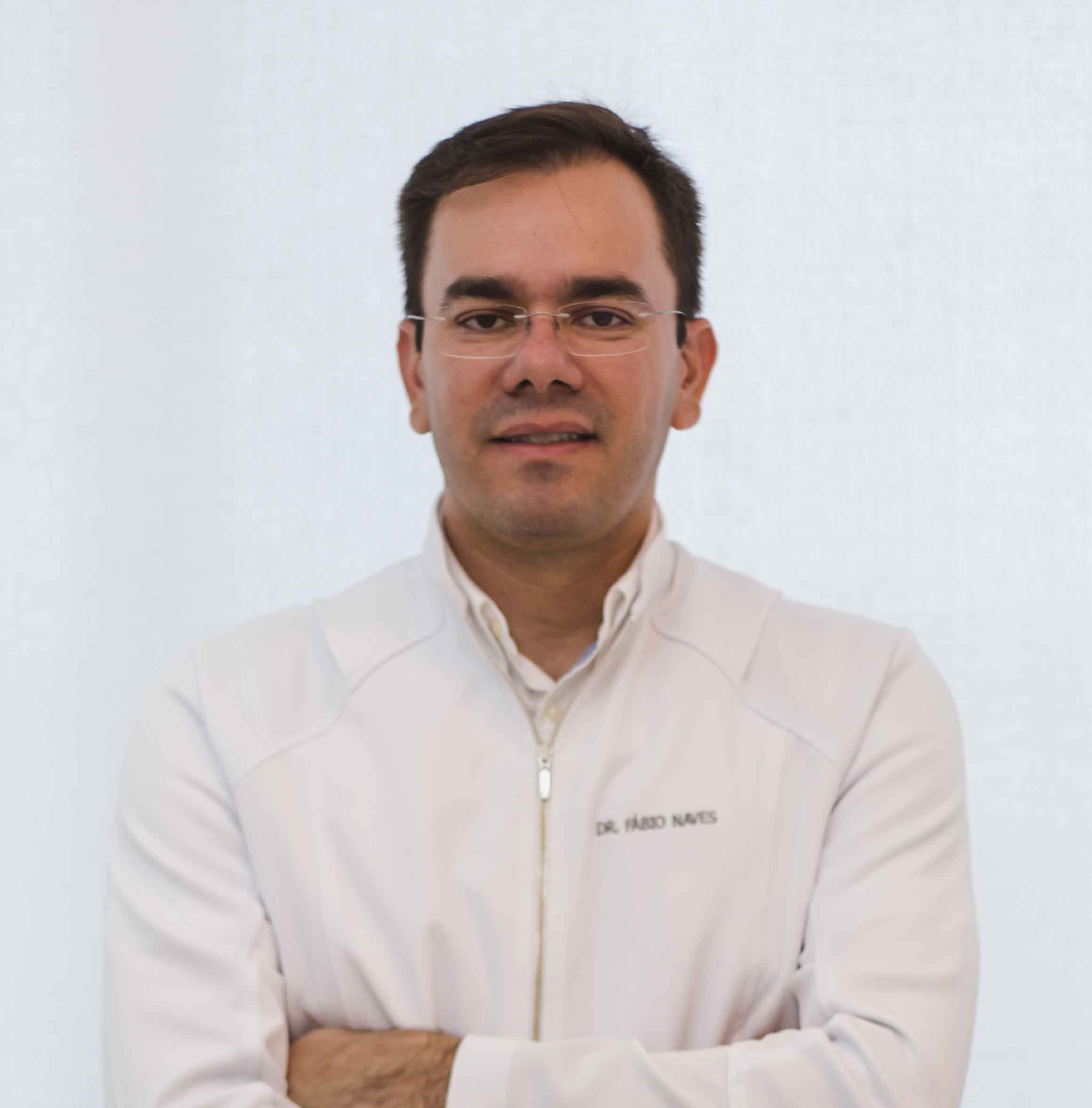 Dr. Fábio Naves